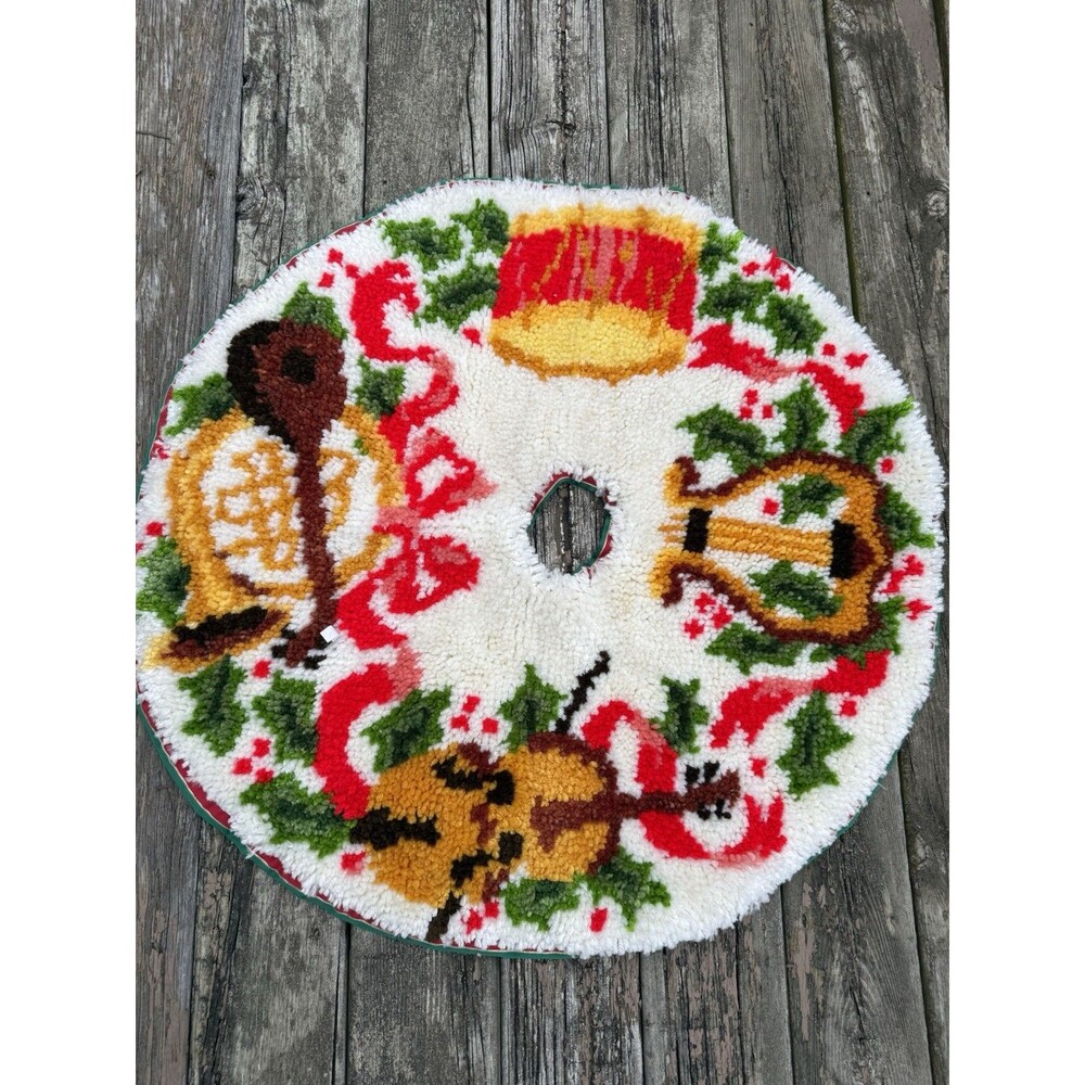 Vtg Christmas Latch Hook Rug Round Music Instruments Violin Holiday Handmade 32”